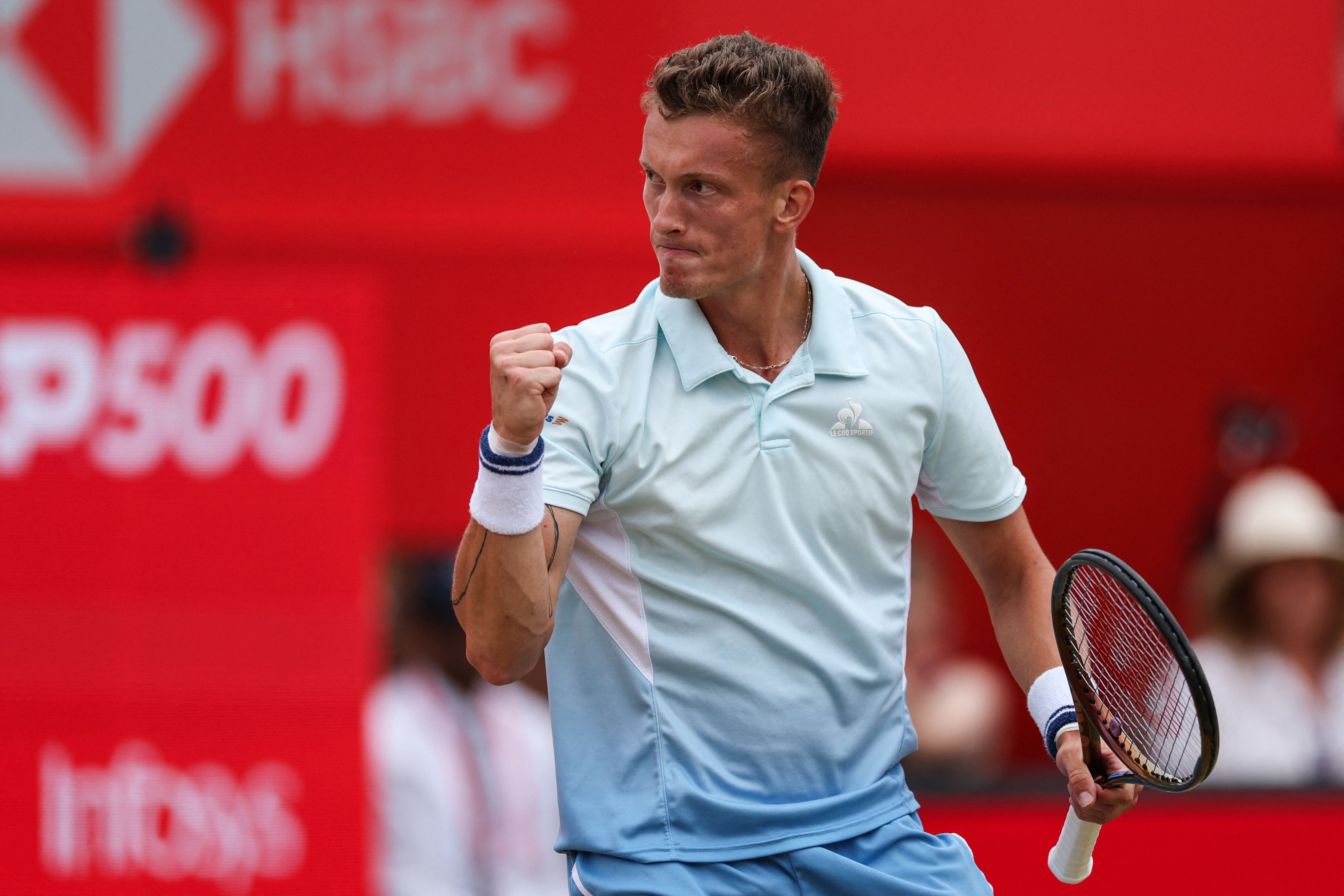 关于德国网球队力克西班牙网球队，阿尔卡拉斯统治全场的信息