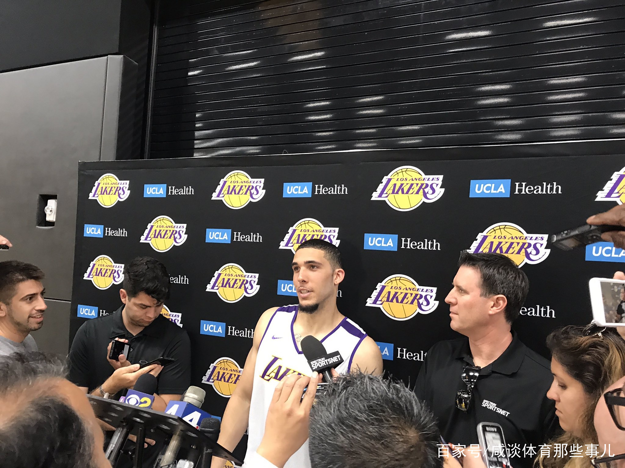 黄蜂轻取立陶宛男篮,布克完成帽子戏法 黄蜂轻取立陶宛男篮,布克完成帽子戏法