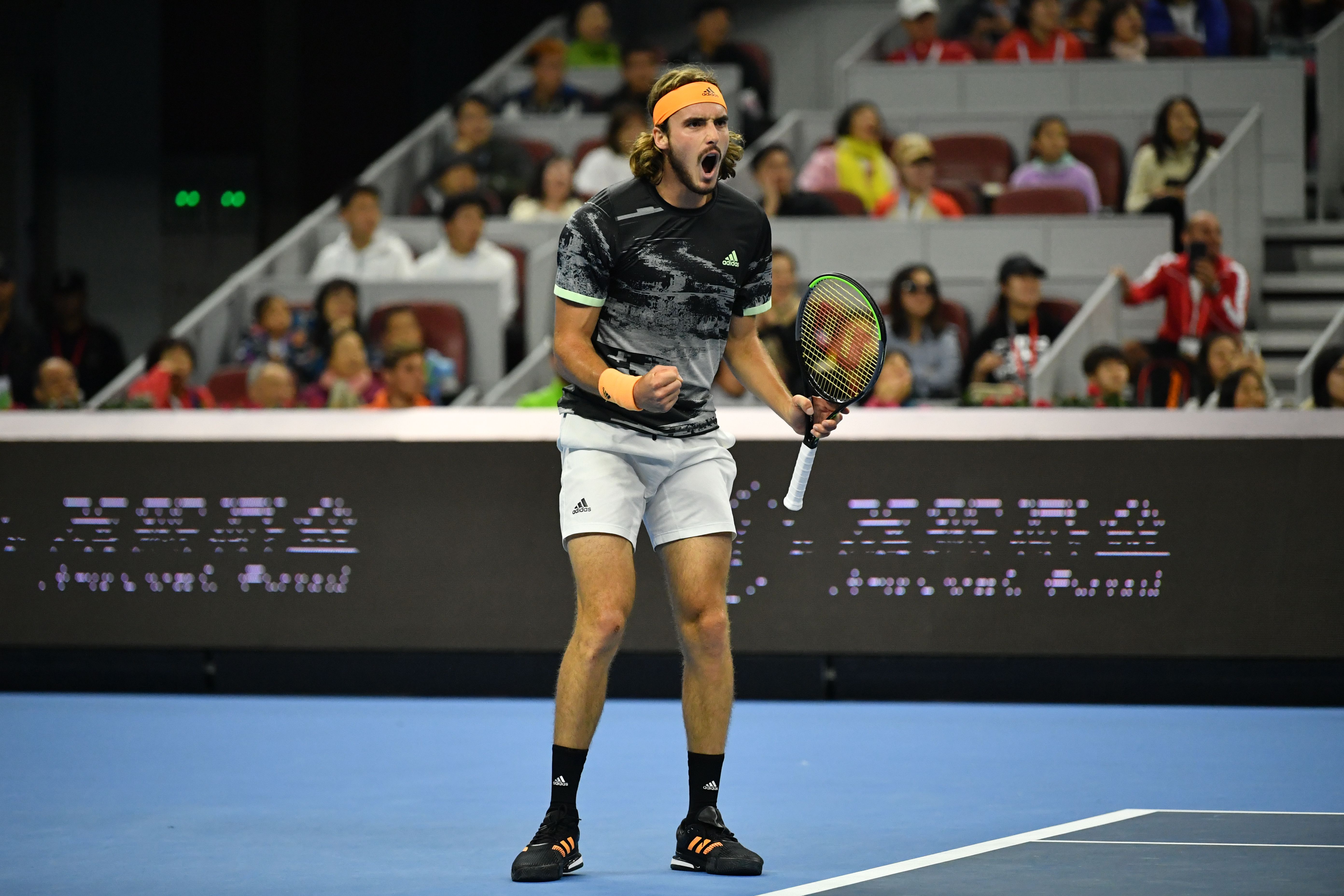 世界网球队轻取英国网球队,西西帕斯送出助攻的简单介绍 世界网球队轻取英国网球队,西西帕斯送出助攻的简单介绍