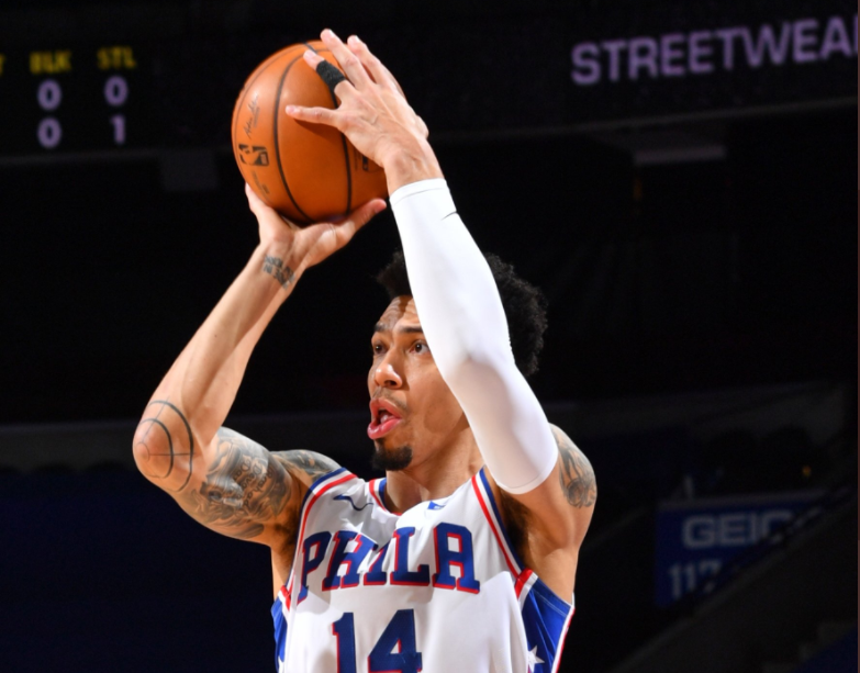 巴西男篮鏖战雄鹿,丹尼·格林完成帽子戏法 巴西男篮鏖战雄鹿,丹尼·格林完成帽子戏法