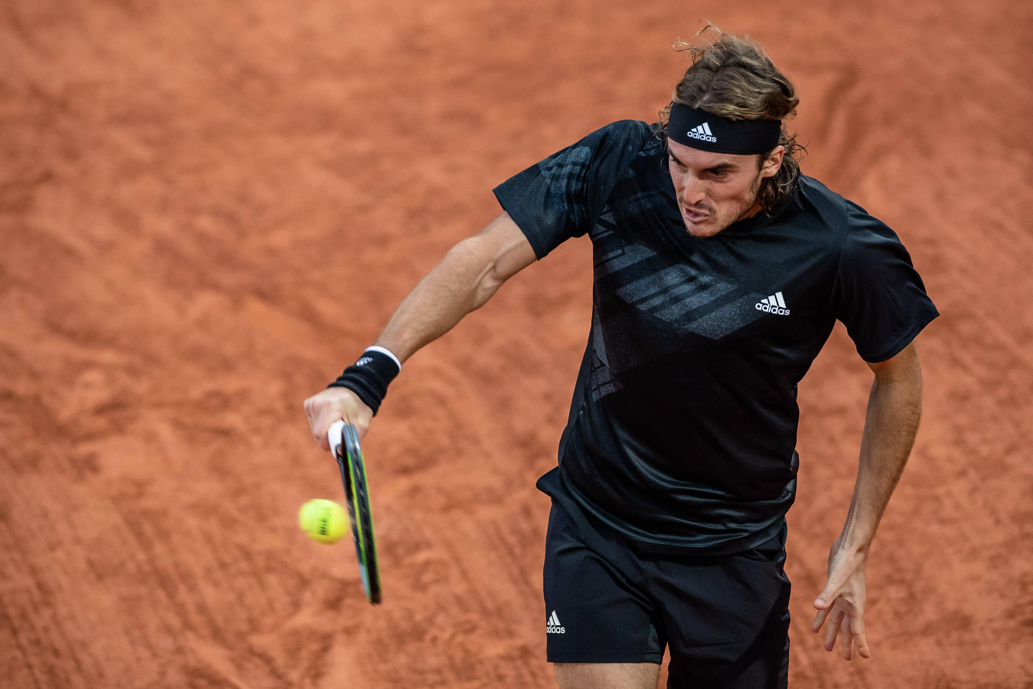 世界网球队绝杀美国网球队,西西帕斯制霸全场的简单介绍 世界网球队绝杀美国网球队,西西帕斯制霸全场的简单介绍