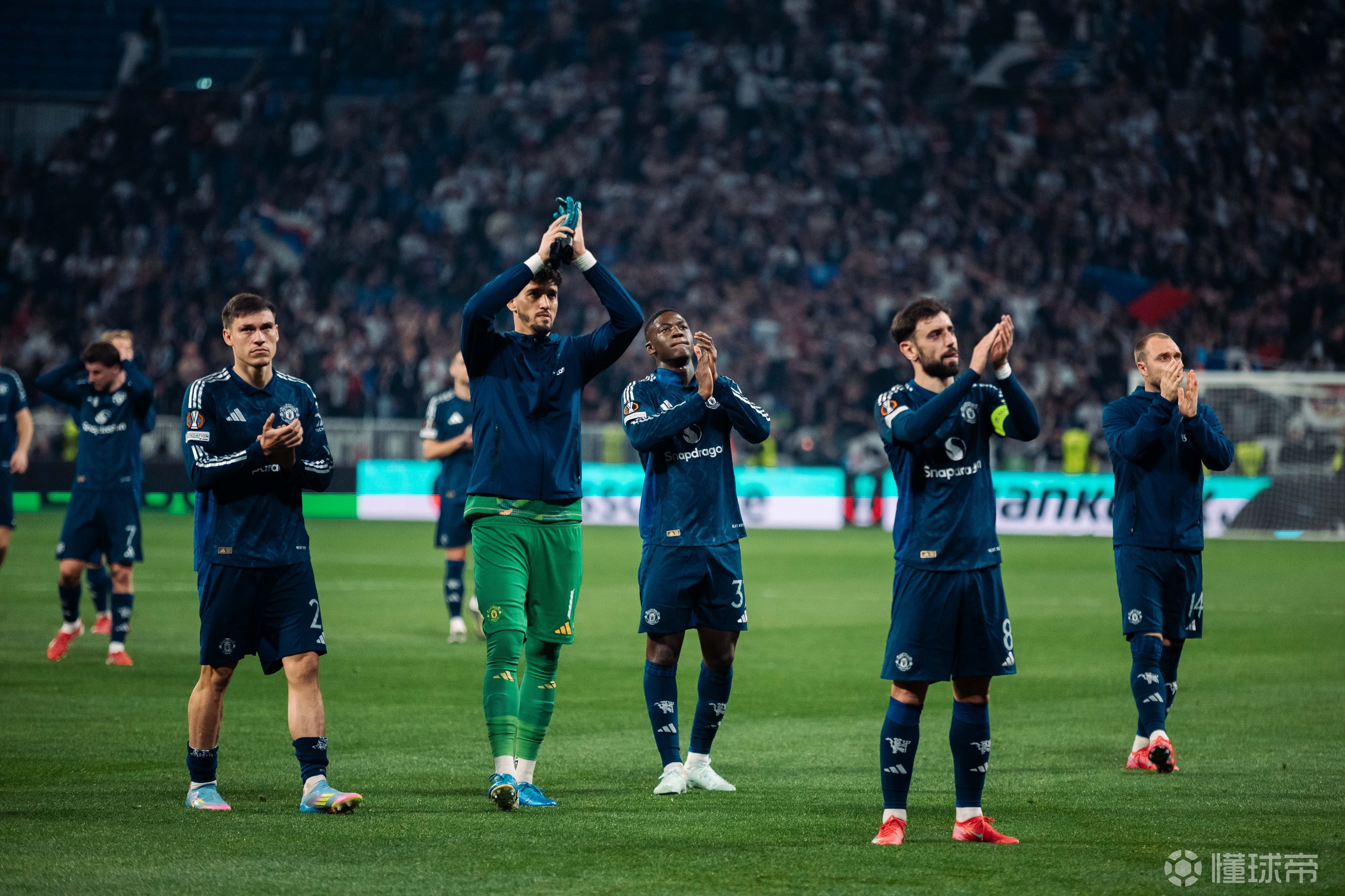 里昂球迷举办庆祝队史胜利活动的简单介绍 里昂球迷举办庆祝队史胜利活动的简单介绍