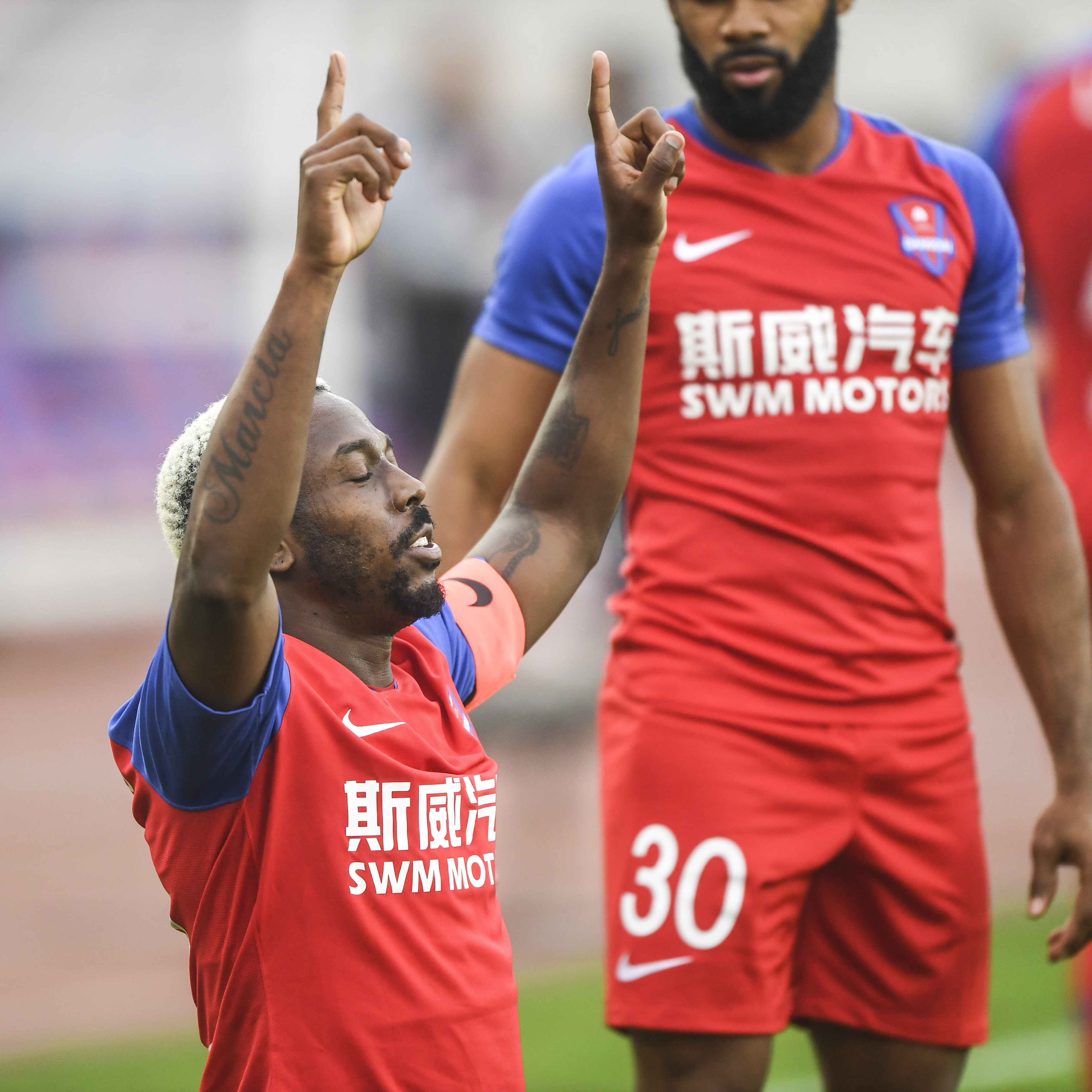 重庆斯威vs申花,冲刺抢分强强对话的简单介绍 重庆斯威vs申花,冲刺抢分强强对话的简单介绍