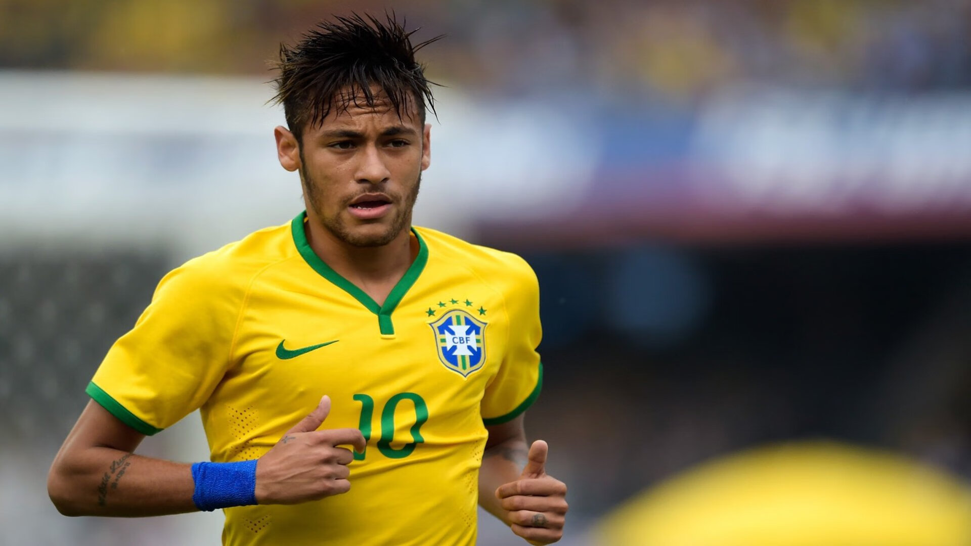 赛道与球场,速度与团队的双重征服