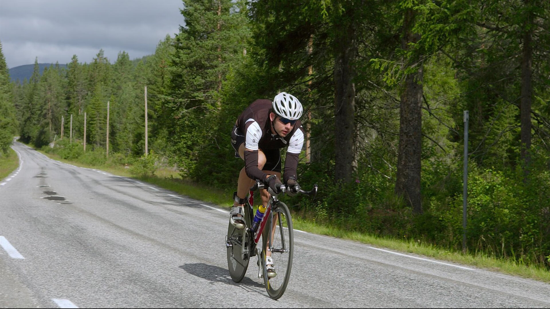 赛道与绿茵的奇妙交叠，当F1新赛季揭幕战遇上摩纳哥逆转巴黎
